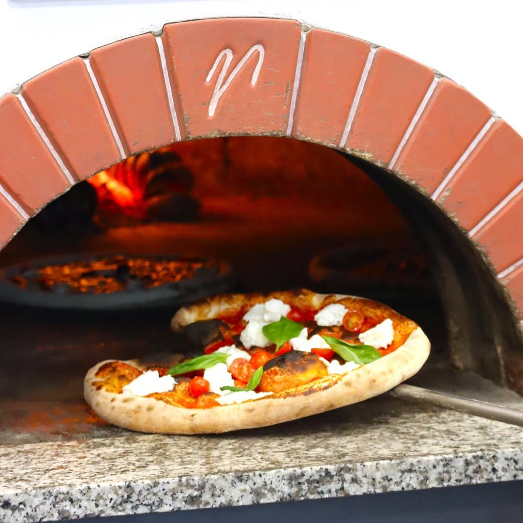 AU FOUR A PIZZA ~ Au feu de bois ~ 1